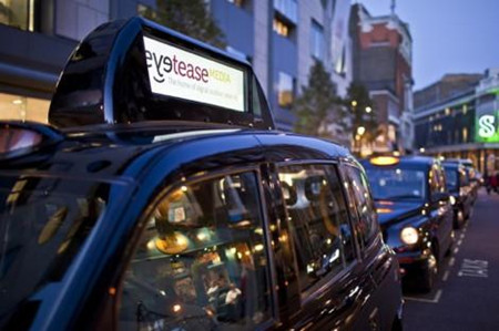 英国推出小型出租车数字标牌